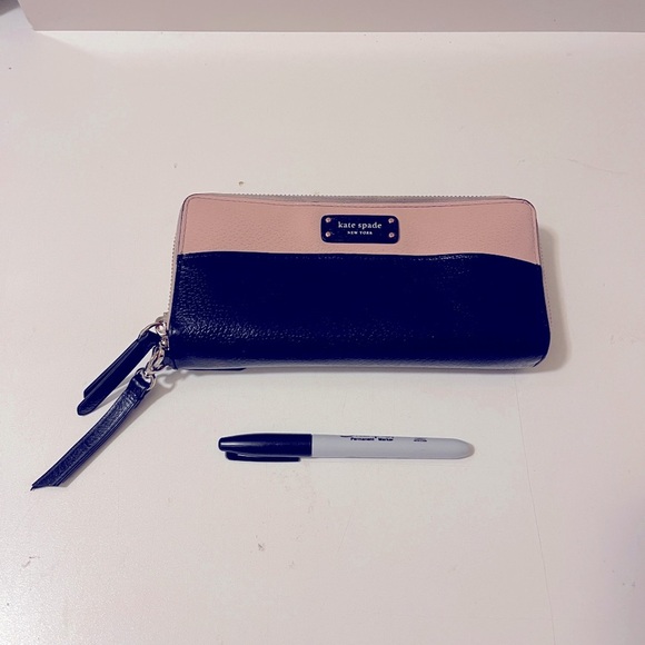 Large Carryall Zip-Around Leather Wristlet Wallet. Black and peach - Picture 5 of 16